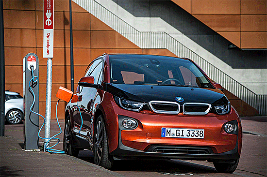 bmw-i3-cargando
