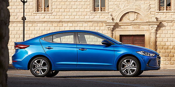 Hyundai-Elantra-lateral