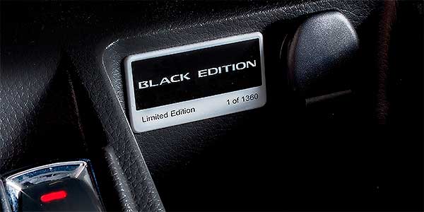 Nissan-Black-Edition-placa