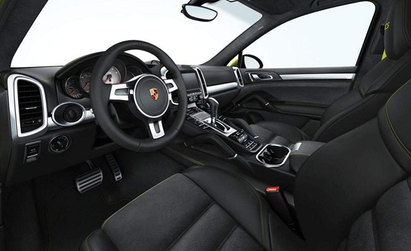 2014-Porsche-Macan-Dashboard-View