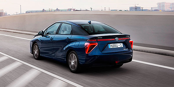 Toyota-Mirai-trasera
