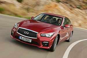 Infiniti-delantera