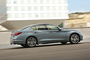 Infiniti_lateral