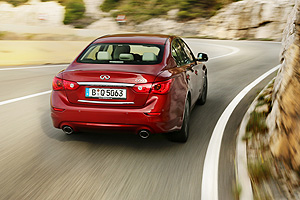Infiniti_trasera