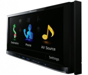 Con Pioneer podrás seguir Facebook y Twitter en tiempo real mientras conduces