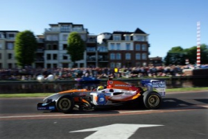 15.000 aficionados vibran en el street show de Superleague Formula en Assen
