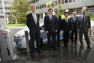 ACS, Cepsa y Endesa colaboran con Toyota en el desarrollo de su Coche Híbrido Enchufable
