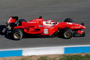 Adrián Vallés acaricia la victoria en la primera carrera de Estoril