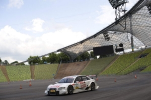 El estadio de Montjuic asfaltado para carreras de coches
