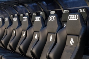 Audi en el banquillo del Real Madrid CF.