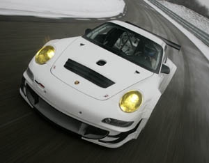 Aumento de cilindrada y mejoras aerodinámicas para el Porsche 911 GT3 RSR