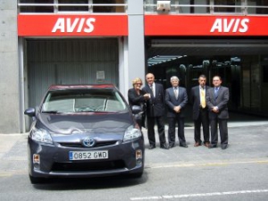 Avis entrega sus primeros coches híbridos al ayuntamiento de Barcelona