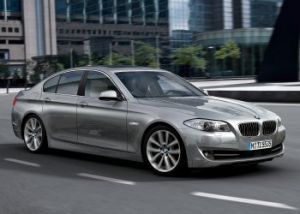 BMW une la presentación del nuevo Serie 5 al Arte contemporáneo.