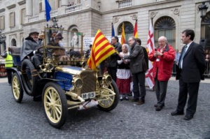 Caravana de coches de época entre Barcelona y Sitges