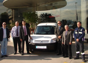 De izquierda a derecha, Ricardo Villalba, Coordinador del Servicio de Emergencias-Protección Civil del Ayuntamiento de Lorca; Eduardo González, jefe de Ventas de la concesión de Citroën, Garaje León; Antonio Vaquero, adjunto al responsable de Ventas de Organismos Oficiales de Automóviles Citroën España; Eduardo Sánchez, concejal delegado de Emergencias, Comercio y Transporte del Ayuntamiento de Lorca; Amancio González, gerente de la concesión de Citroën, Garaje León y Francisco Martínez, técnico del Servicio de Emergencias Municipal de Lorca.