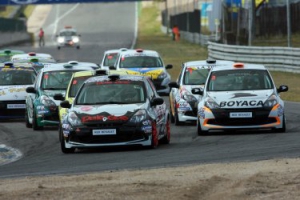 Clio Cup: De los Milagros doble vencedor en la tercera cita en el Jarama