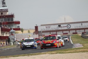 Renault Clio Cup, Nogués recorta distancia al líder Guillot
