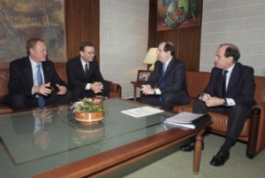 El Director General del Grupo Renault y de Renault España se reúnen con el Presidente de la Junta de Castilla y León