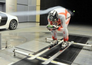 El equipo de esquí austriaco entrena en el túnel de viento de Audi.