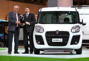 El Fiat Doblò Cargo recibe el premio "Internacional Van of the Year 2011" 