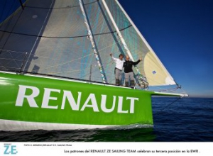 El Príncipe de Asturias entrega el Trofeo de terceros clasificados a los patrones del Renault Z.E.