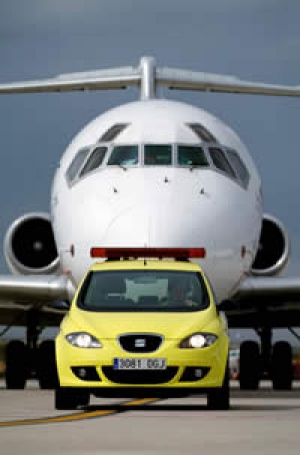 El SEAT Altea recibe a los aviones que aterrizan en Barcelona