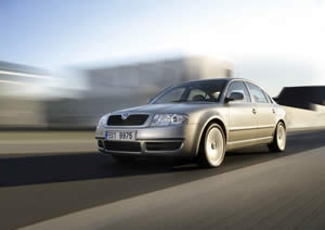 El Skoda Superb se renueva con cambios estéticos y mejoras en el equipamiento