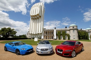 Una escultura del Jaguar E-Type preside el Festival de Goodwood