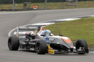 F3 European Open: Stefano Bizzarri (RP Motorsport) se impone en Donington