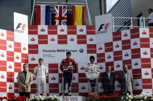 Fla. BMW: Podio para Carlos Sainz Jr. en la primera carrera de Silverstone