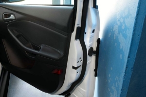 Ford diseña un protector de puertas activo