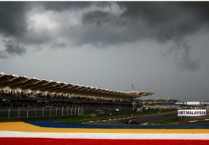 Fórmula 1: Ferrari la pifia en Malasia, Webber el mejor en el agua