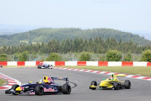Fórmula Renault: Carlos Sainz Jr. cierra el fin de semana con dos segundos puestos