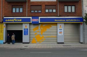 Goodyear inaugura en Oviedo un nuevo concepto de taller