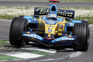 GP de San Marino: El equipo Renault F1 Team ha sumado nueve puntos tras librar una tremenda batalla táctica