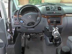 Guidosimplez y Mercedes-Benz muestran en el Salón del Automóvil tecnología punta aplicada a la conducción de personas con graves dificultades de movilidad