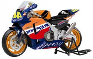 Guiloy lanza a escala la Moto Honda RC 211V