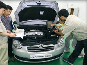 Hyundai iniciará la comercialización de Vehículos híbridos en 2009 y de pequeñas flotas de vehículos animados por motores de hidrógeno en 2012