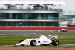 Inicio de temporada muy prometedor para Ramon Piñeiro y Miki Monràs en F2