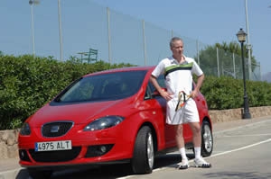 John McEnroe, leyenda del tenis, con el Seat Altea