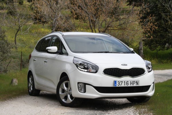 Kia Carens 2013, renovado totalmente y con sugestiva oferta de lanzamiento