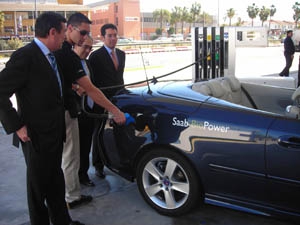 La Agencia Andaluza de la Energía inaugura un surtidor de bioetanol en Sevilla con la colaboración de Saab
