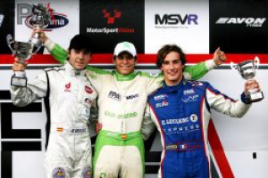 La armada española de la Formula Palmer arrasó en Croft