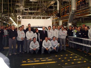 La planta de Nisan de Barcelona celebra la producción de la primera NV200