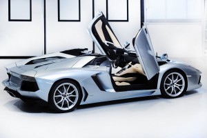 Lamborghini Aventador LP-700 Roadster, 350 km/h con la melena al viento