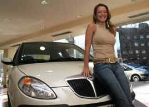 Lancia Ypsilon Bicolor, el coche de moda para las chicas de moda