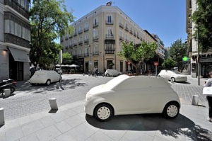 Los diseños de Fabio Novembre adornan la calle Jorge Juan de Madrid