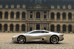 Louis Vuitton premia al Jaguar C-X75 en París