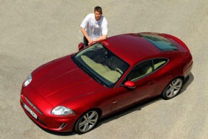Marc Gasol conduce un Jaguar XK durante su estancia en España