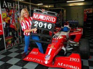 María de Villota en la Superleague Formula con los colores del Atlético de Madrid